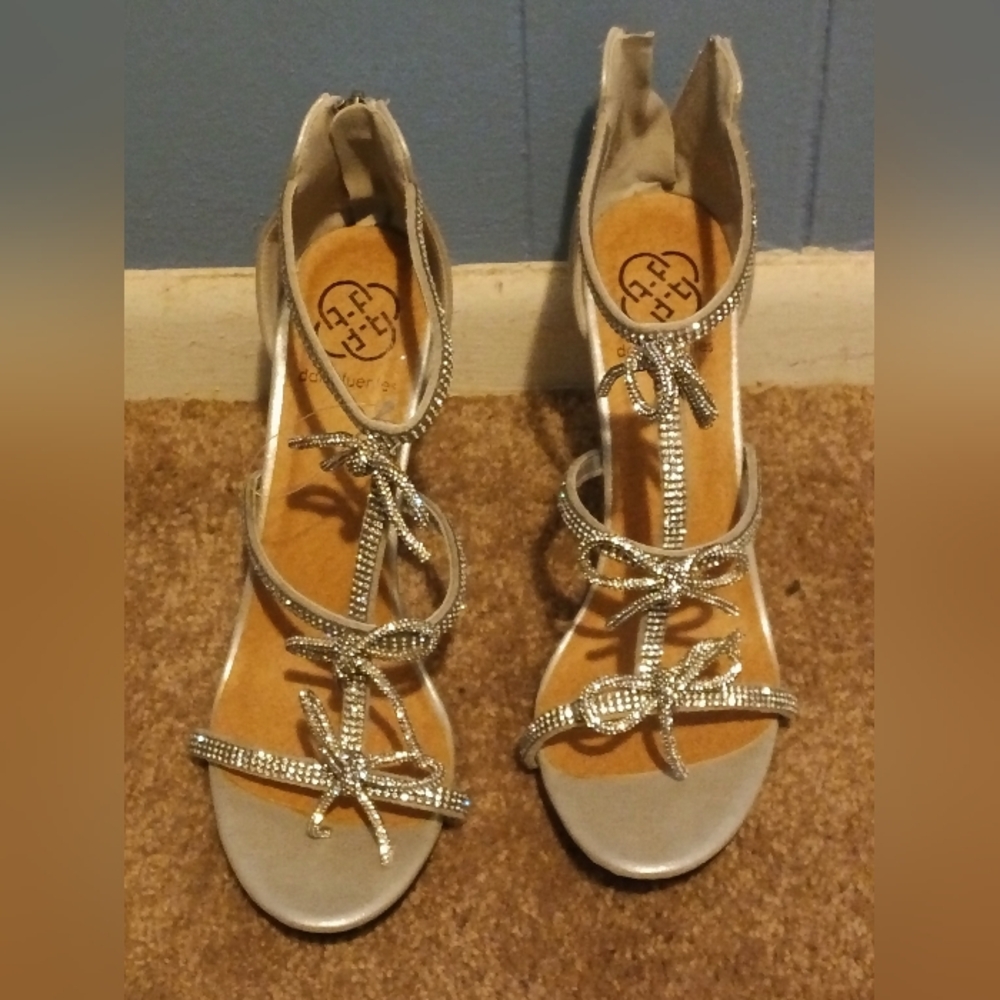 Daisy Fuentes Silver Strappy Heels
